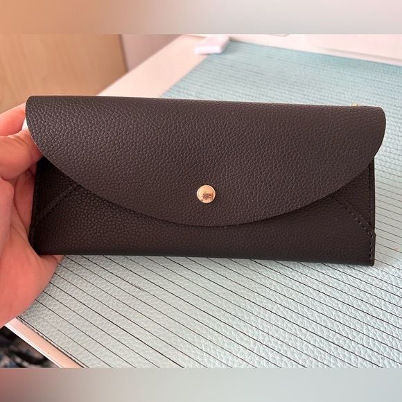 Lark & Ives women’s black envelope crossbody body bag wallet wristlet clutch - Picture 3 of 9